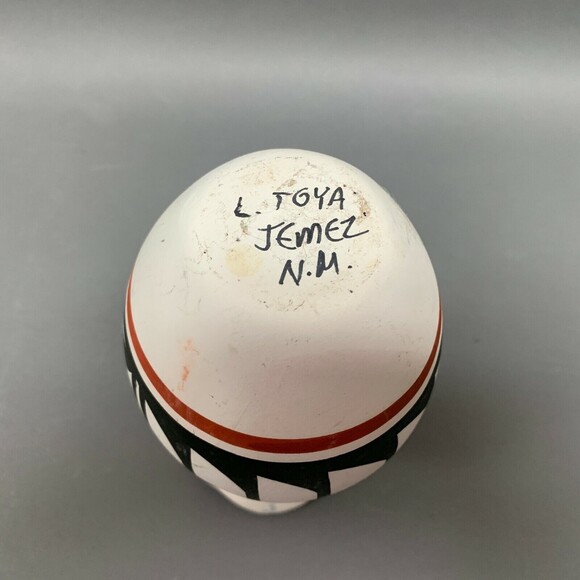 Signed L. Toya Jemez N. M. Albuquerque Native American Pottery Vase 6 5/8" High - Picture 8 of 9